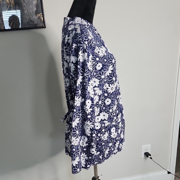 Barco Uniforms Floral Print Scrub Top – Size L - Picture 3 of 8